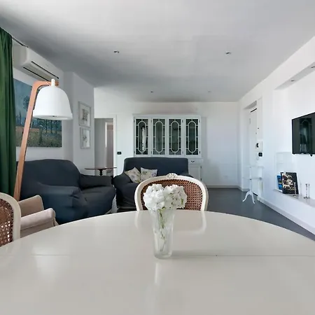 Apartment Attico White And Grey Lecce