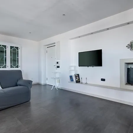Attico White And Grey