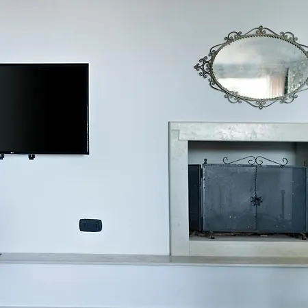 Attico White And Grey Apartment