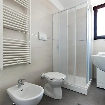 Attico White And Grey Apartment *