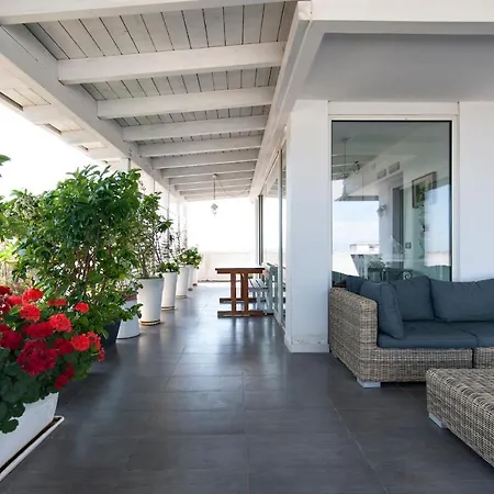 Attico White And Grey Apartment *